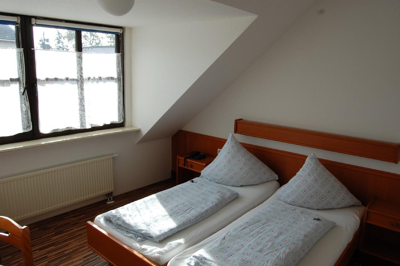 Hausener Dorfkrug Hotel Francoforte sul Meno Esterno foto