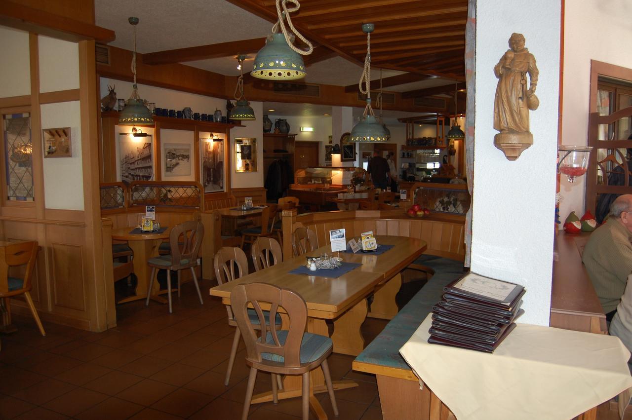 Hausener Dorfkrug Hotel Francoforte sul Meno Esterno foto