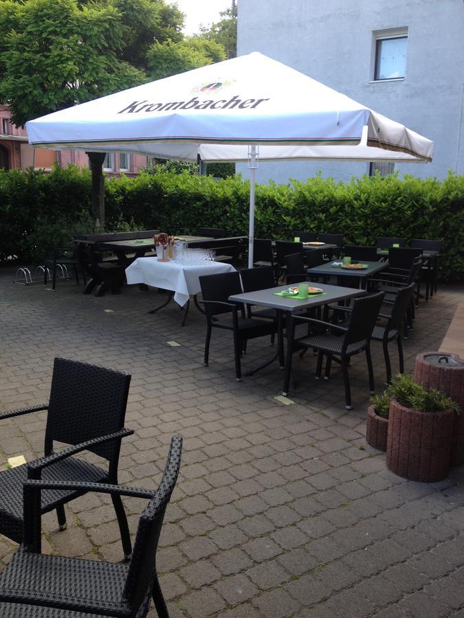 Hausener Dorfkrug Hotel Francoforte sul Meno Esterno foto