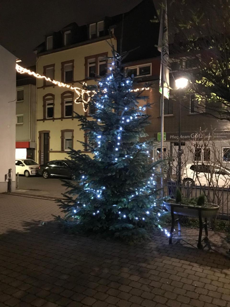 Hausener Dorfkrug Hotel Francoforte sul Meno Esterno foto