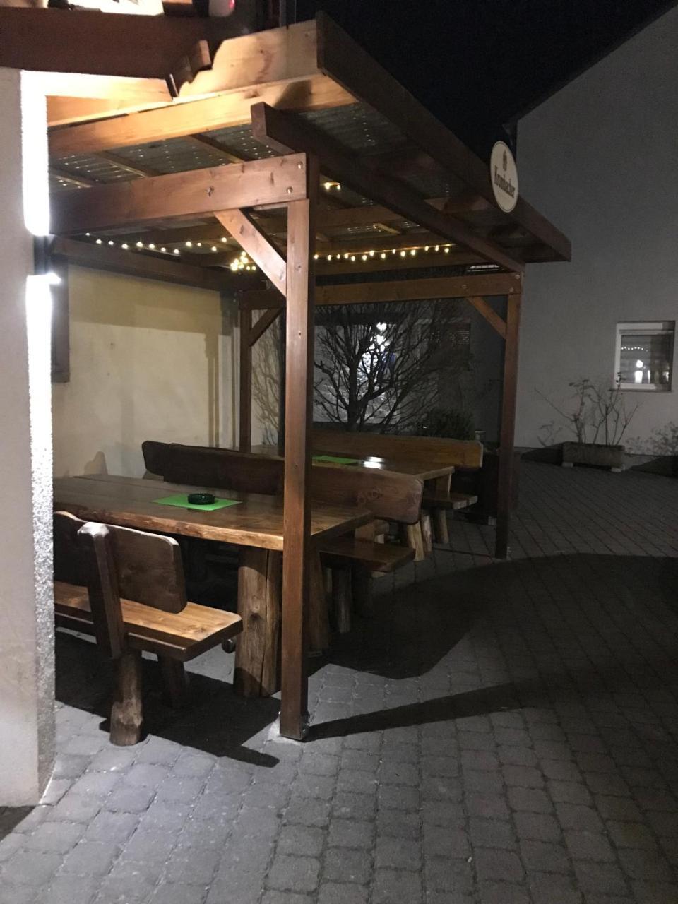 Hausener Dorfkrug Hotel Francoforte sul Meno Esterno foto