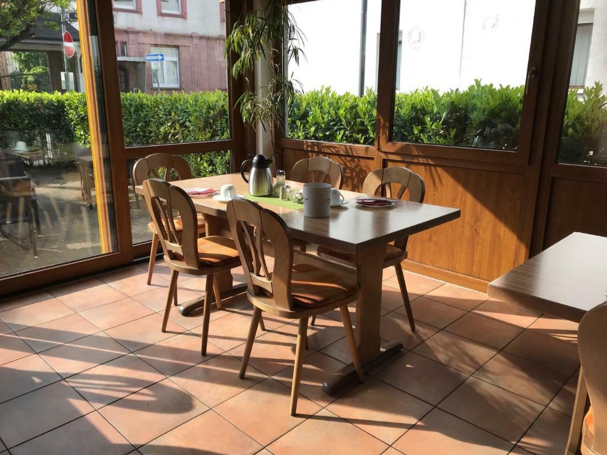 Hausener Dorfkrug Hotel Francoforte sul Meno Esterno foto